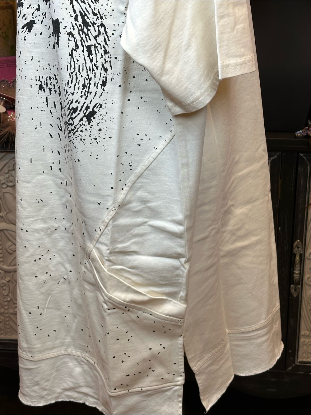 BLUE VELVET White Graphic Splatter T-Shirt Dress with ABSTRACT WOLF Print - Picture 9 of 12